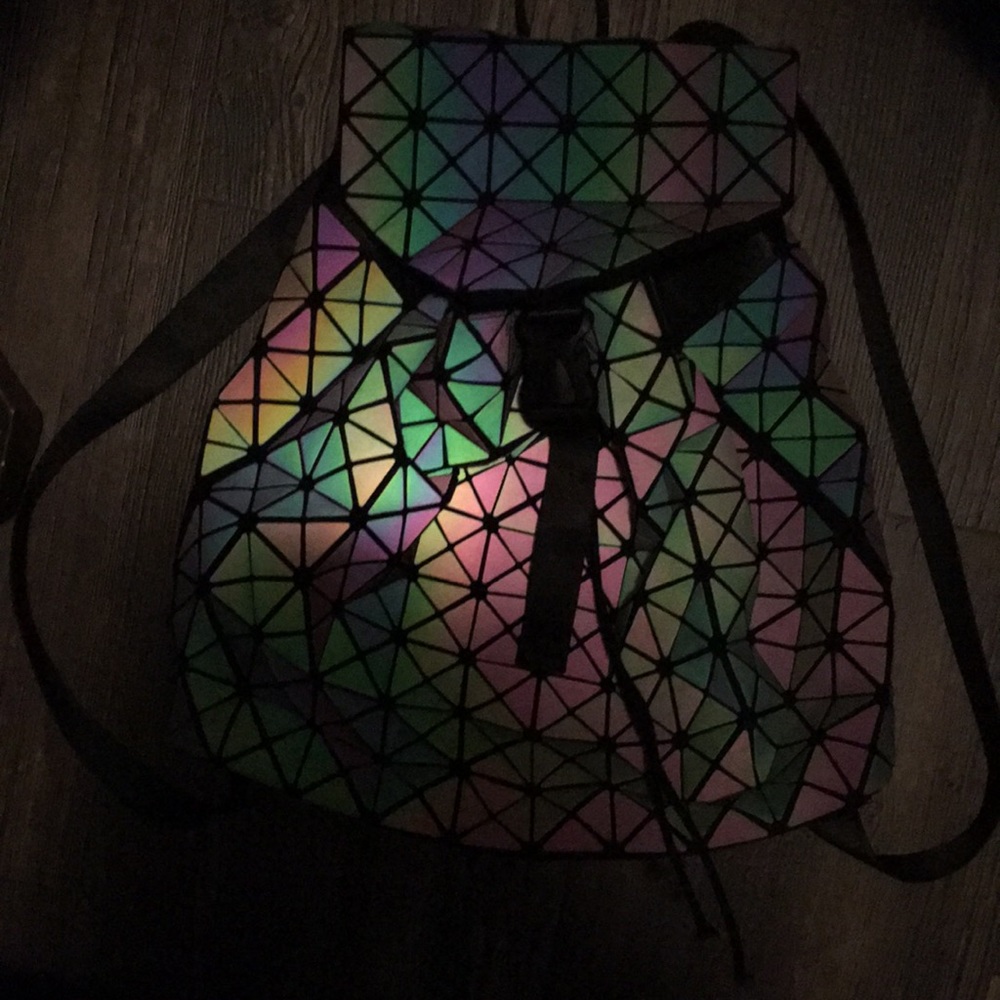 Geometric reflective backpack - Picture 2 of 6